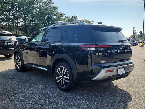 2025 Nissan Pathfinder Platinum 4WD