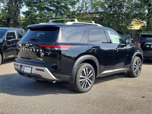 2025 Nissan Pathfinder Platinum 4WD