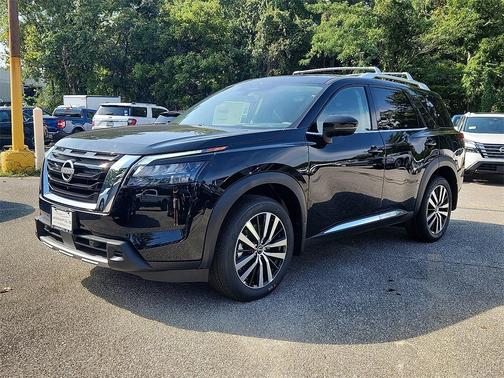 2025 Nissan Pathfinder Platinum 4WD