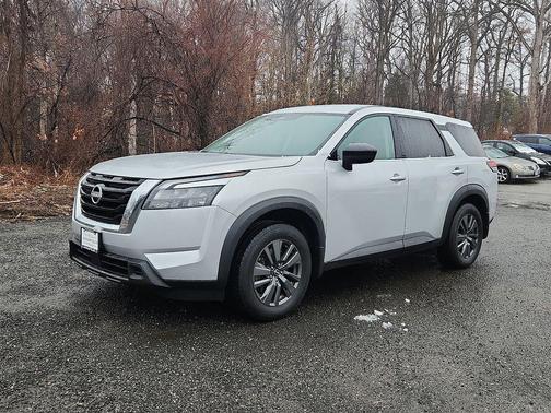 2024 Nissan Pathfinder S 4WD
