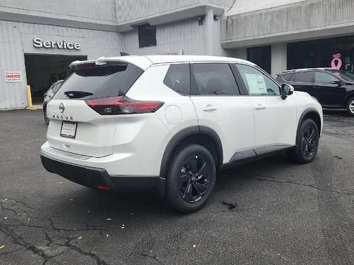 Everest White Pearl Tricoat 2026 Nissan Rogue SV