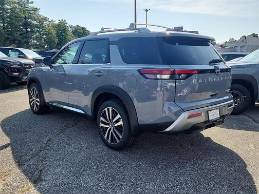 2025 Nissan Pathfinder Platinum 4WD
