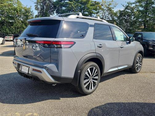 2025 Nissan Pathfinder Platinum 4WD