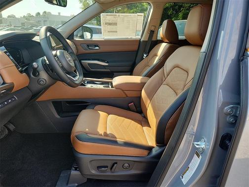 2025 Nissan Pathfinder Platinum 4WD