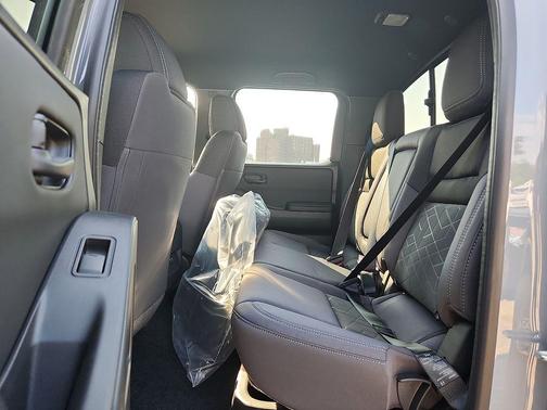 Boulder Gray Pearl 2026 Nissan Frontier SV
