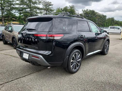 Super Black 2026 Nissan Pathfinder Platinum
