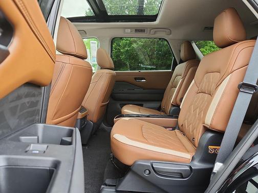 Super Black 2026 Nissan Pathfinder Platinum