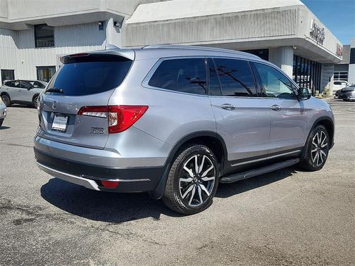 2022 Honda Pilot Touring 8-Passenger