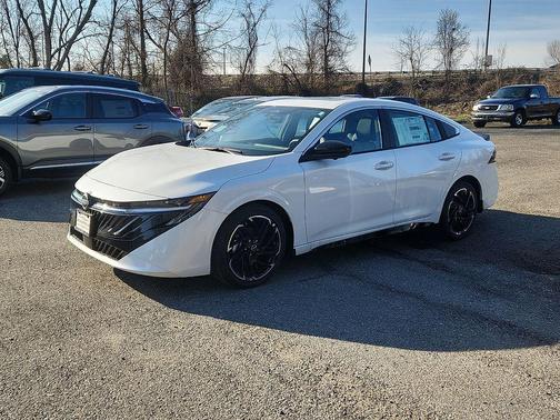 Aspen White Tricoat 2026 Nissan Sentra SR
