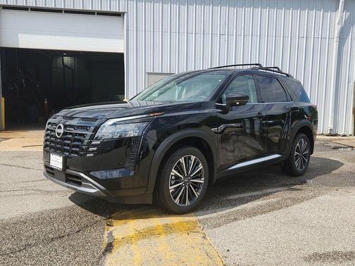 Super Black 2026 Nissan Pathfinder Platinum