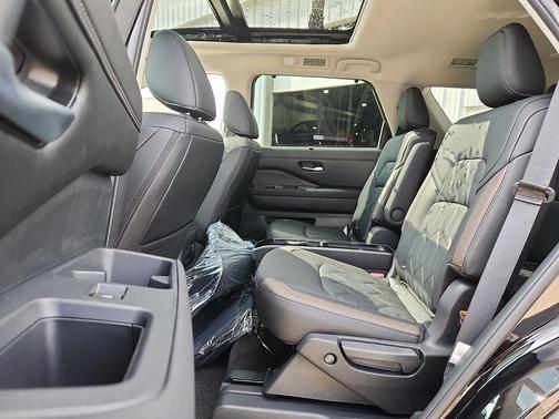 Super Black 2026 Nissan Pathfinder Platinum