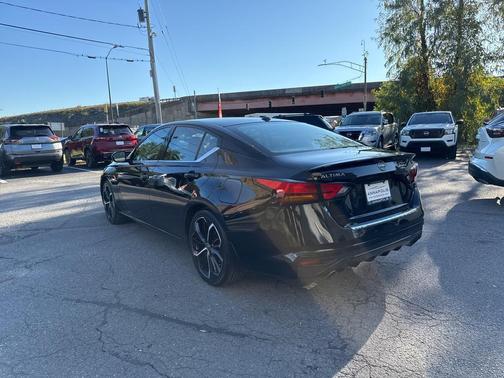 2023 Nissan Altima SR FWD