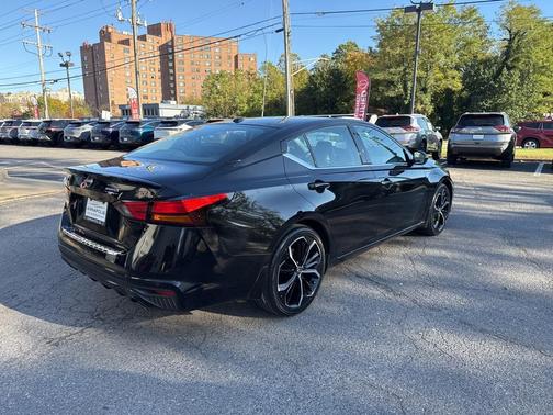 2023 Nissan Altima SR FWD
