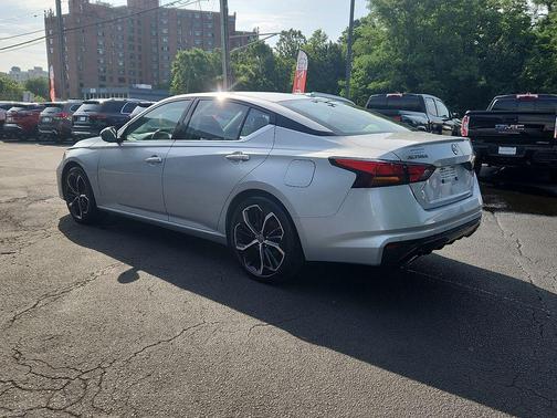 Brilliant Silver Metallic 2024 Nissan Altima SR FWD