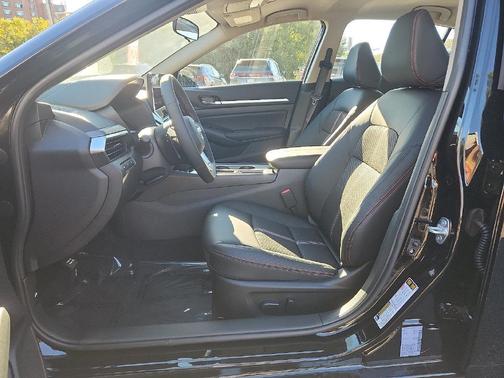 Super Black 2026 Nissan Altima SR FWD