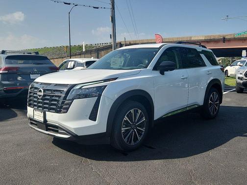 Everest White Pearl Tricoat 2026 Nissan Pathfinder Platinum