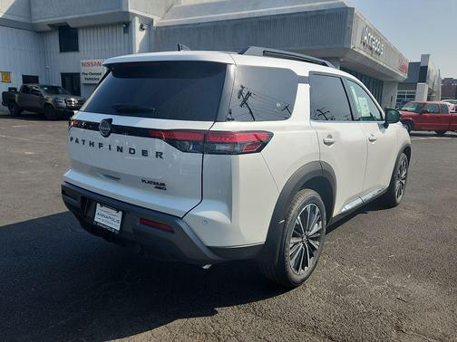 Everest White Pearl Tricoat 2026 Nissan Pathfinder Platinum