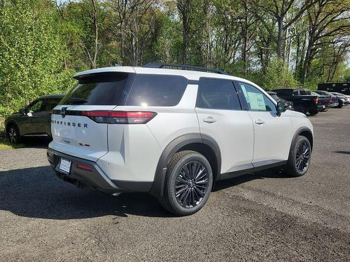 Everest White Pearl Tricoat 2026 Nissan Pathfinder SL