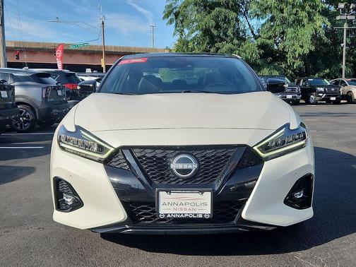 Pearl White Tricoat 2023 Nissan Maxima SR Xtronic CVT