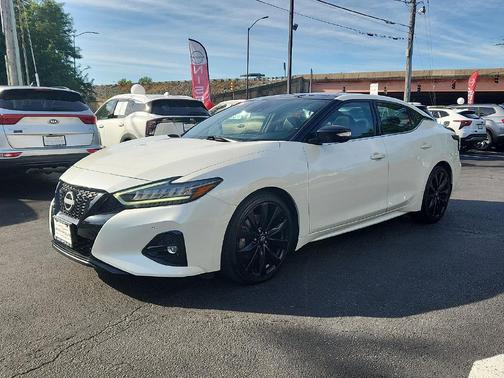 Pearl White Tricoat 2023 Nissan Maxima SR Xtronic CVT