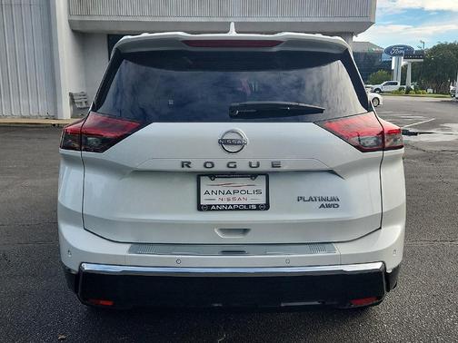 Everest White Pearl Tricoat 2026 Nissan Rogue Platinum