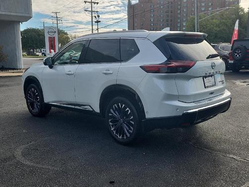 Everest White Pearl Tricoat 2026 Nissan Rogue Platinum