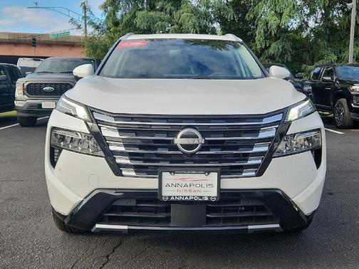 Everest White Pearl Tricoat 2026 Nissan Rogue Platinum
