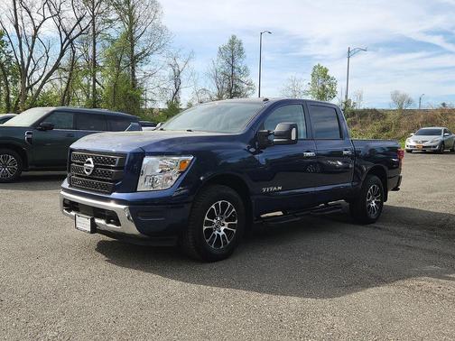 Deep Blue Pearl Metallic 2021 Nissan Titan SV