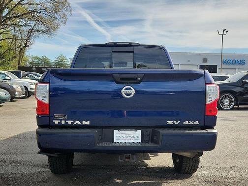Deep Blue Pearl Metallic 2021 Nissan Titan SV