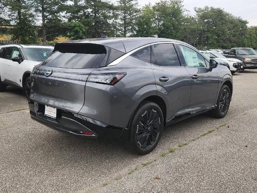 Gun Metallic 2026 Nissan Murano Platinum