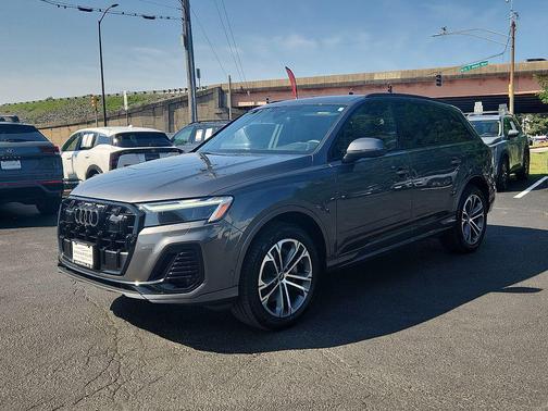 Samurai Gray Metallic 2025 Audi Q7 45 Premium Plus