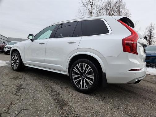 2020 Volvo XC90 T6 Momentum