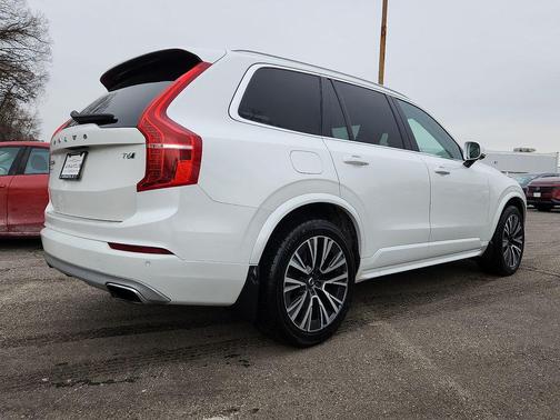 2020 Volvo XC90 T6 Momentum