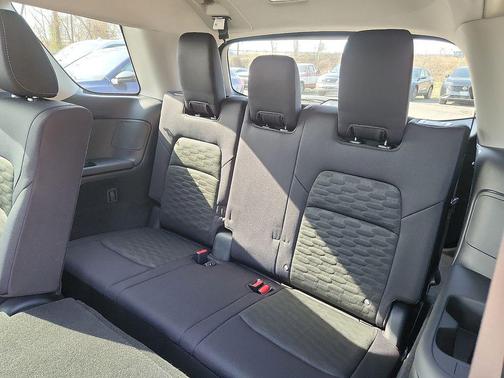 Everest White Pearl Tricoat 2026 Nissan Pathfinder SV