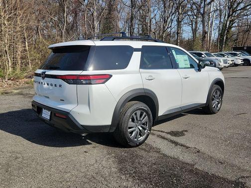 Everest White Pearl Tricoat 2026 Nissan Pathfinder SV