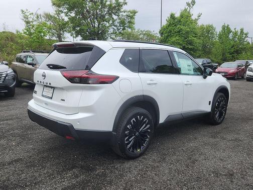 Everest White Pearl Tricoat 2026 Nissan Rogue Dark Armor