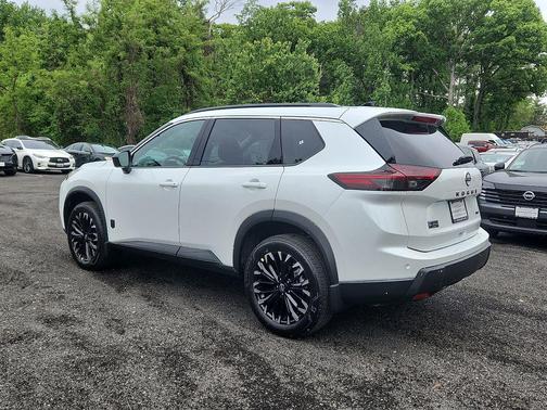 Everest White Pearl Tricoat 2026 Nissan Rogue Dark Armor