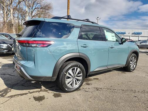 2026 Nissan Pathfinder SL