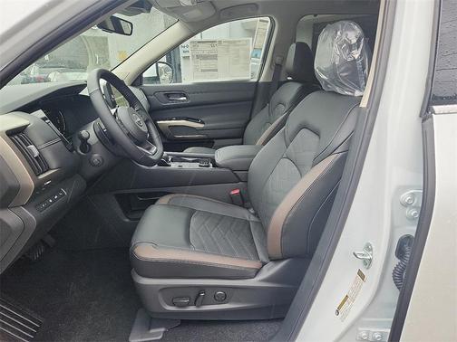 2025 Nissan Pathfinder Platinum 4WD