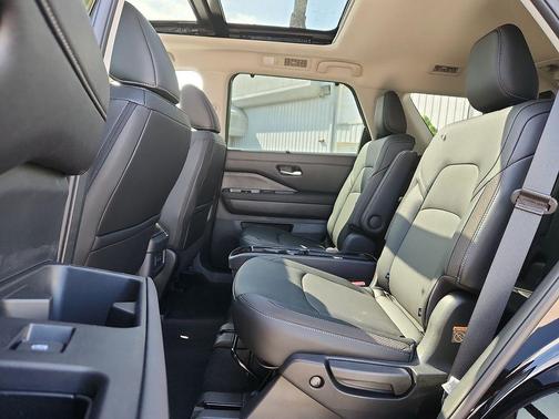 Super Black 2026 Nissan Pathfinder SL