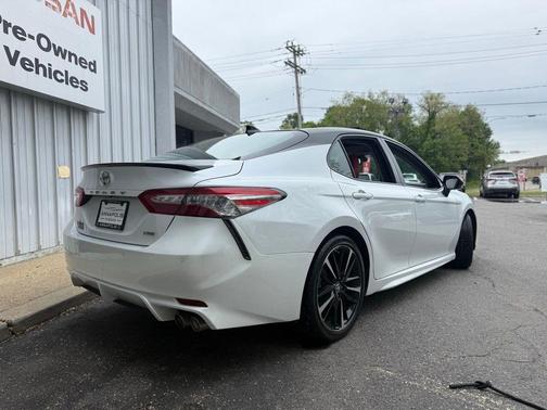 Midnight Black Metallic/Wind Chill 2018 Toyota Camry XSE