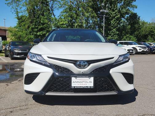 Midnight Black Metallic/Wind Chill 2018 Toyota Camry XSE
