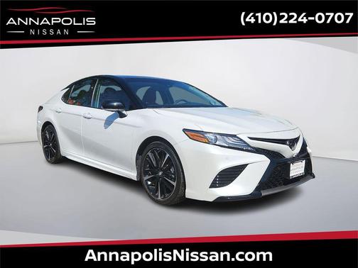 Midnight Black Metallic/Wind Chill 2018 Toyota Camry XSE