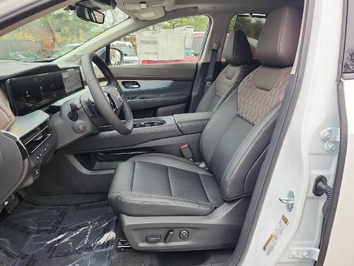 Everest White Pearl Tricoat 2026 Nissan Murano Platinum