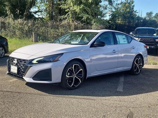 2025 Nissan Altima SR FWD