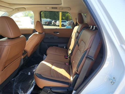 2025 Nissan Pathfinder Platinum 4WD