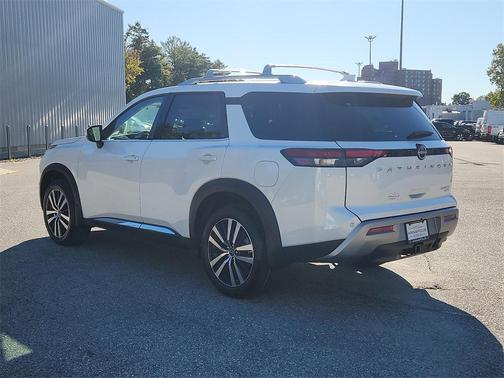 2025 Nissan Pathfinder Platinum 4WD