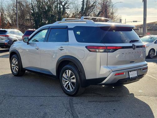 2022 Nissan Pathfinder SL 4WD