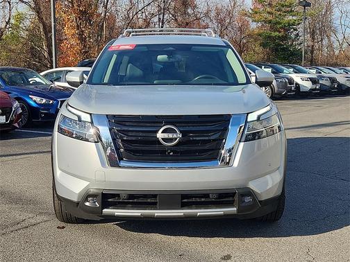 2022 Nissan Pathfinder SL 4WD