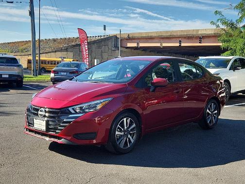 Scarlet Ember Tintcoat 2025 Nissan Versa 1.6 SV